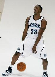 爵士队记者爆料最新新闻,球队内部大变动，新赛季阵容引期待！”