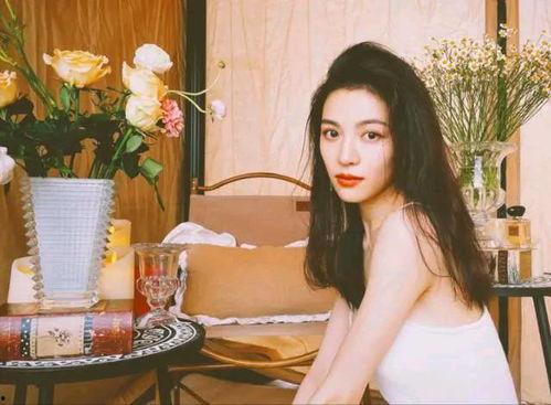 钟楚曦恋情爆料最新情况,神秘男友身份揭晓，细节曝光引热议